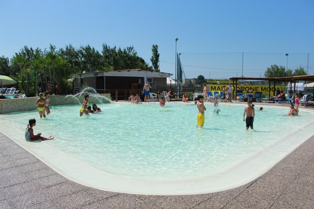 Camping Village Baia Del Marinaio Vada Exterior photo