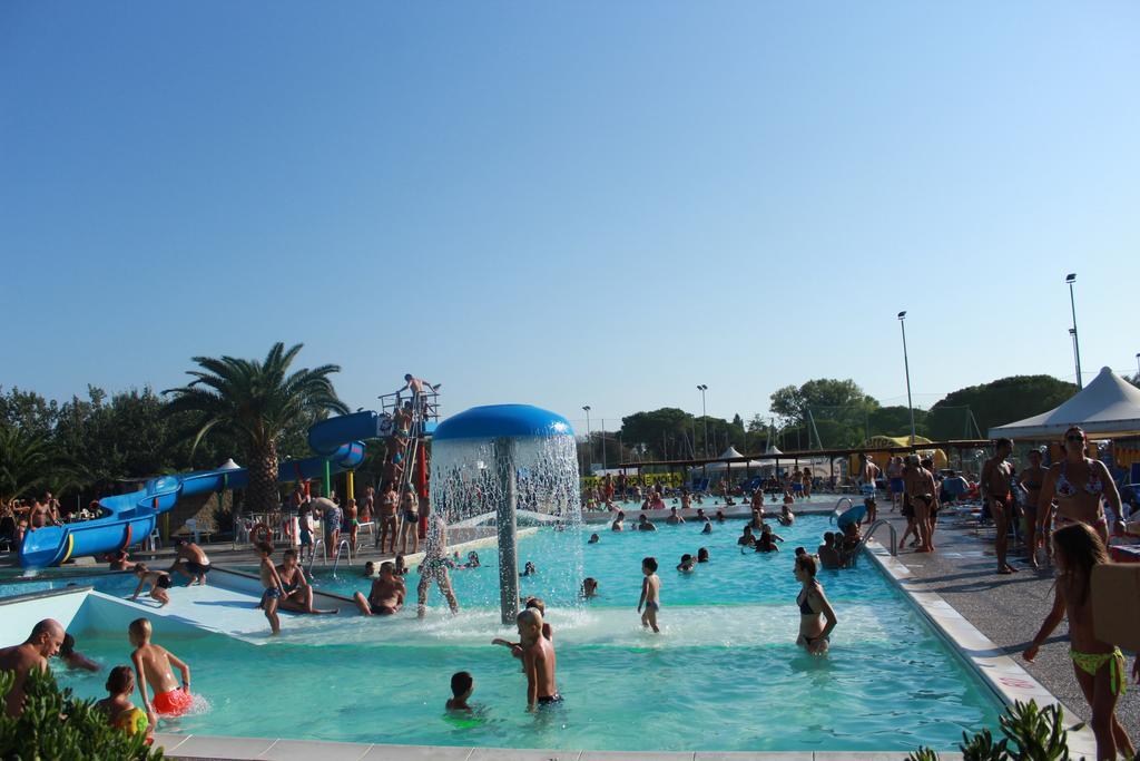 Camping Village Baia Del Marinaio Vada Exterior photo