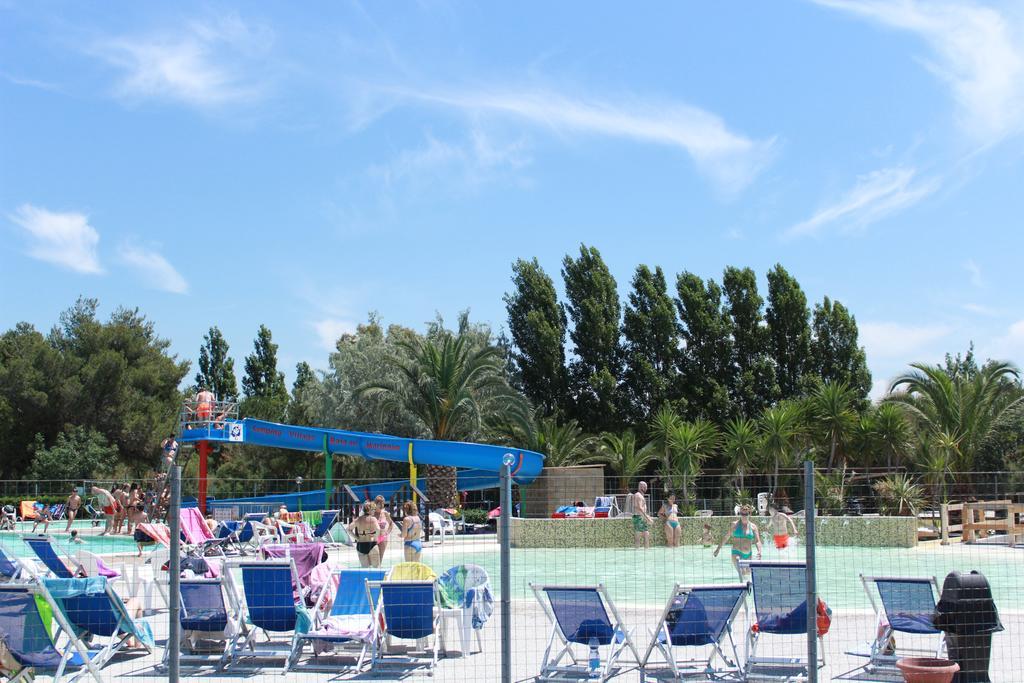 Camping Village Baia Del Marinaio Vada Exterior photo
